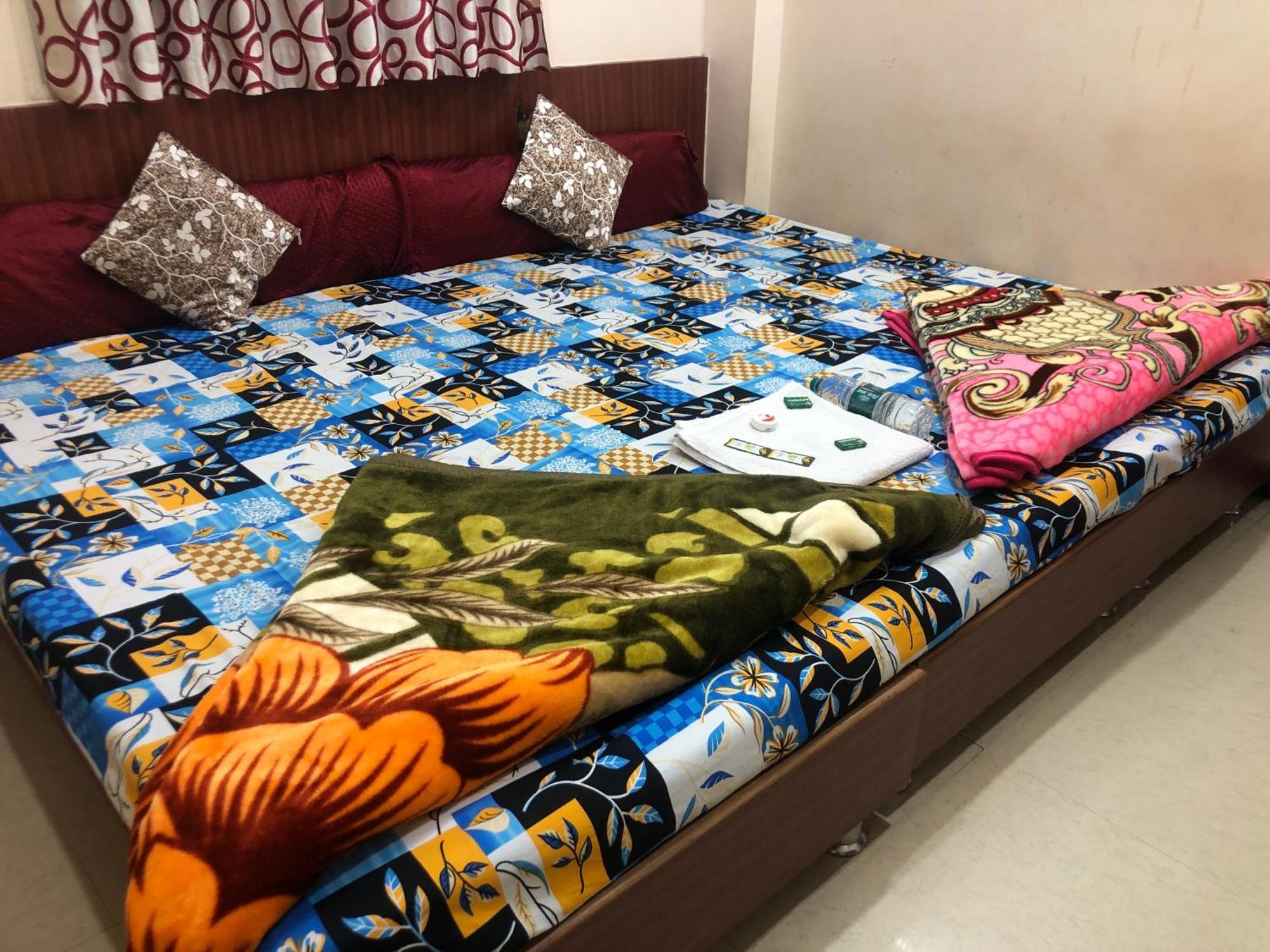 New Yanti Guest House Ujjain Exteriör bild